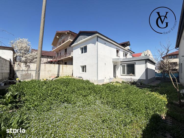 Casă cu 6 camere semidecomandat cu Teren 327 Mp în Central