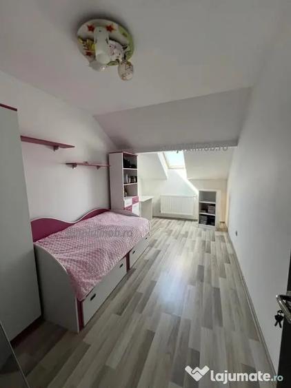 Apartament cu 3 camere semidecomandat în Colentina