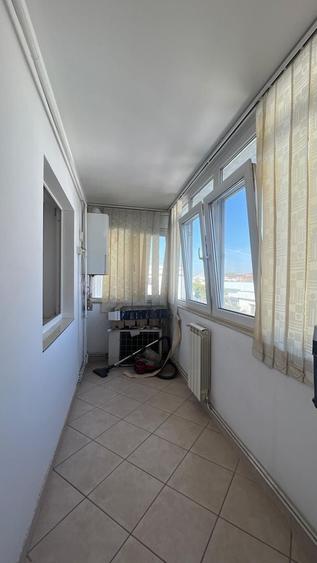 Apartament cu 3 camere decomandat, mobilat în Băneasa