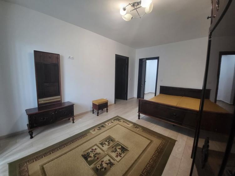 Apartament cu 4 camere decomandat în Tătărași