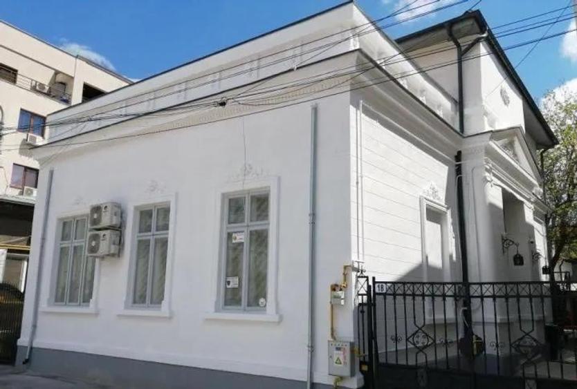 Apartament cu 3 camere semidecomandat, mobilat în Cișmigiu