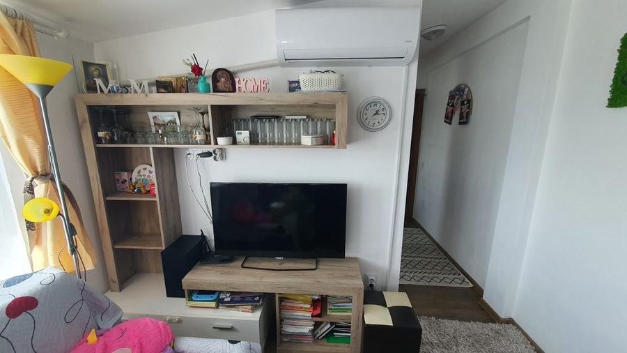 Apartament cu 3 camere decomandat în Est