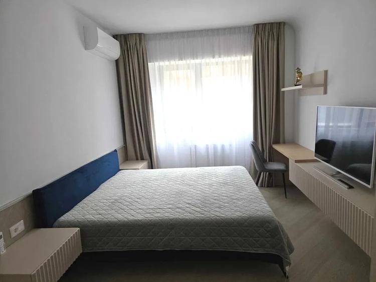 Apartament cu 3 camere semidecomandat, mobilat în Pipera