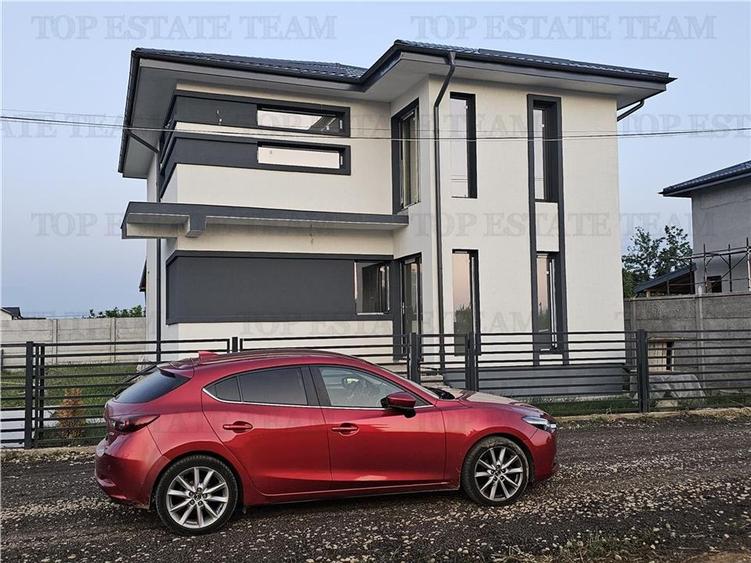 Casă individuală cu 4 camere cu Canalizare în Dragomirești-Deal