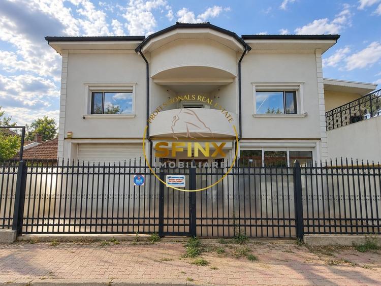 Casă individuală cu 9 camere cu Canalizare în Chitila