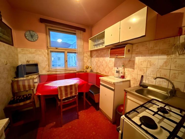 Apartament cu 3 camere decomandat, mobilat în Rogerius