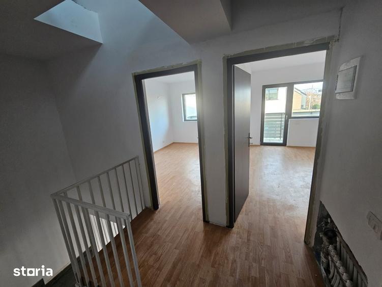 Casă cu 5 camere cu Teren 226 Mp în Odăi