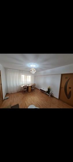 Apartament cu 2 camere semidecomandat în Radu Negru
