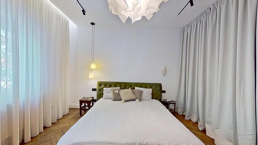 Apartament cu 5 camere decomandat, mobilat în Arcul de Triumf