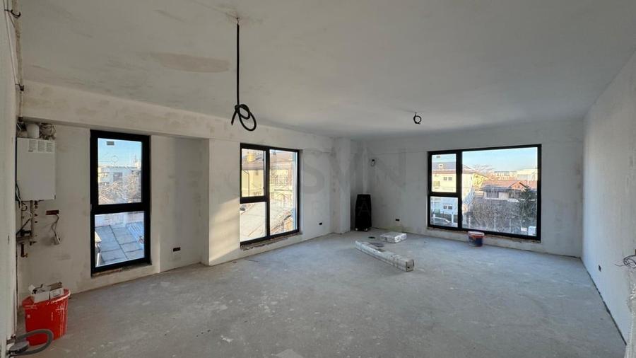 Apartament cu 3 camere decomandat în Aviației