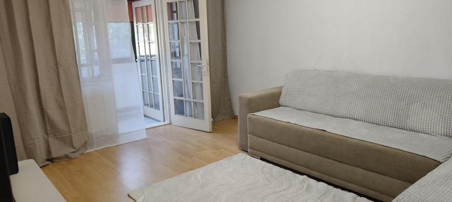 De inchiriat apartament 3 camere - 4