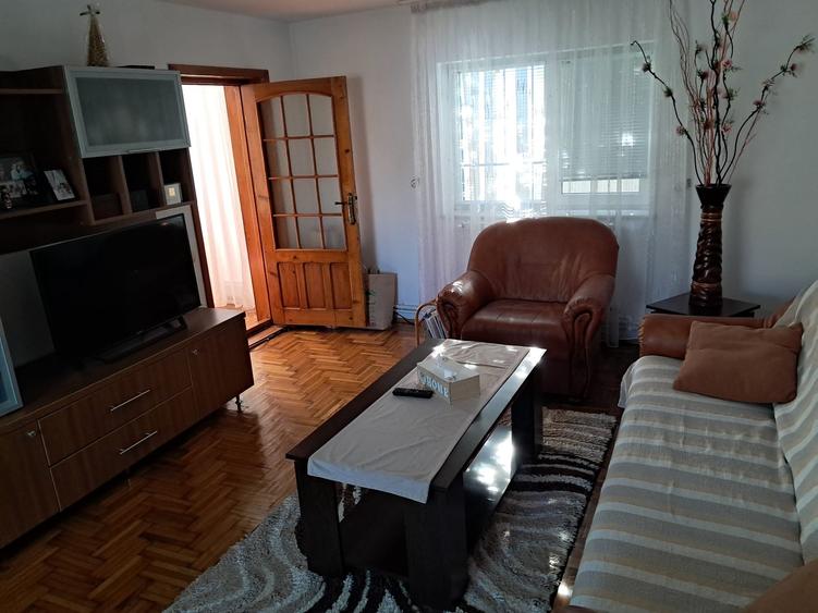 Casă cu 5 camere cu Teren 778 Mp în Palazu Mare