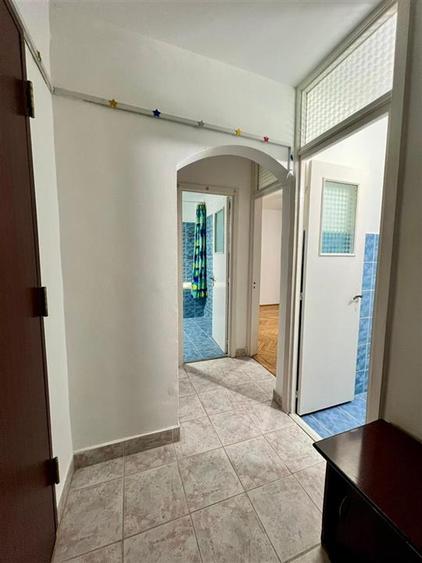 Apartament cu 3 camere decomandat în Nufărul
