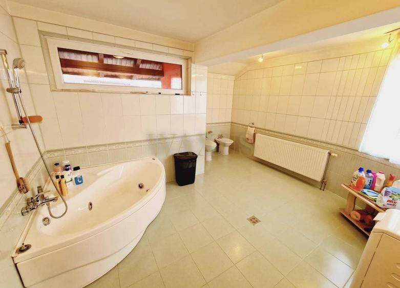 Casă individuală cu 4 camere cu Canalizare în Europa