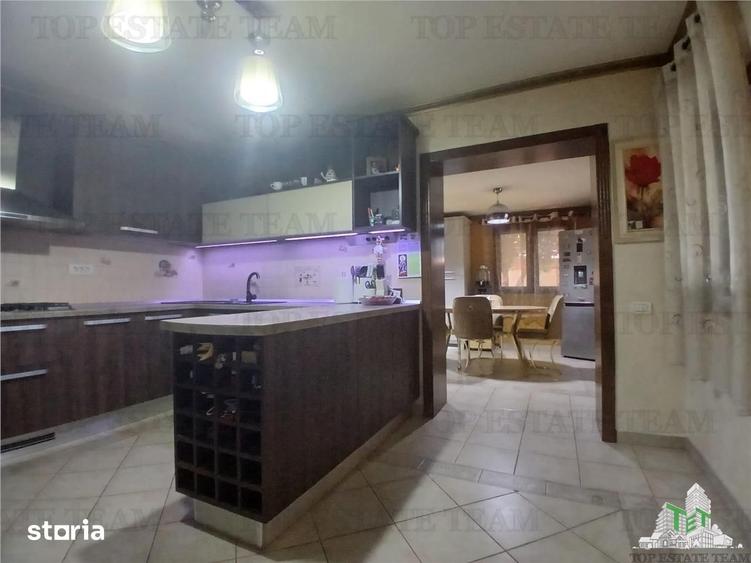Casă cu 5 camere decomandat cu Teren 500 Mp în Central