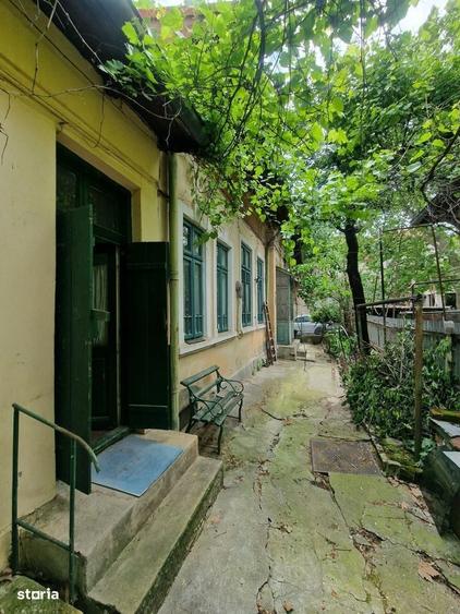 Casă cu 4 camere în Tineretului