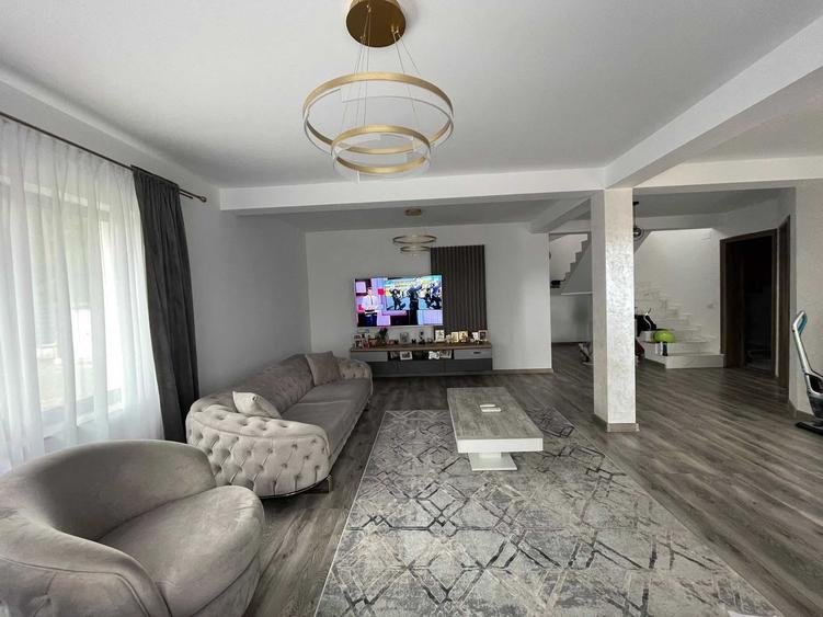 Casă cu 4 camere în Puchenii Mici