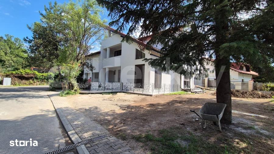 Casă cu 7 camere cu Teren 600 Mp în Central