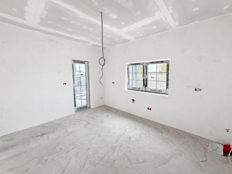 Duplex cu 4 camere cu Canalizare în Moșnița Nouă