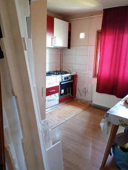 Apartament cu 3 camere decomandat în Bucovina