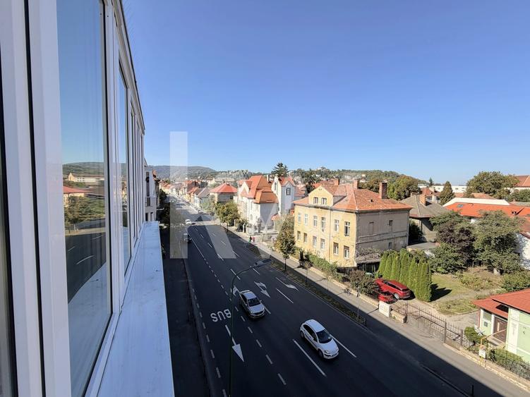 Apartament cu 2 camere semidecomandat, mobilat în 15 Noiembrie