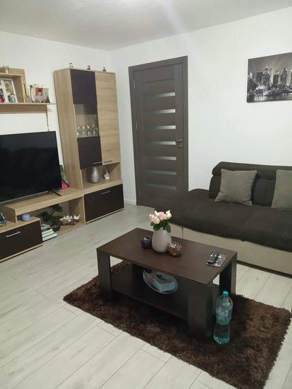 Spre vanzare apartament 74 m,zona reziden?iala, direct proprietar .Dau filmare cu tot in p - 8
