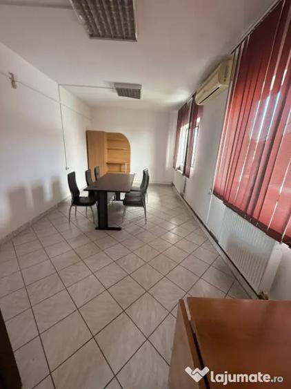 Spațiu comercial, de 247 mp, în Central