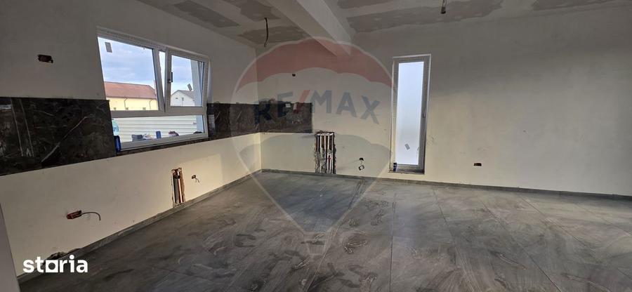 Casă cu 4 camere cu Teren 331 Mp în Crevedia