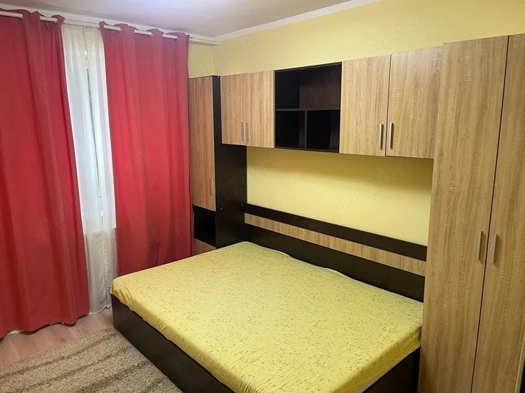 Apartament cu 3 camere decomandat în Exterior Vest