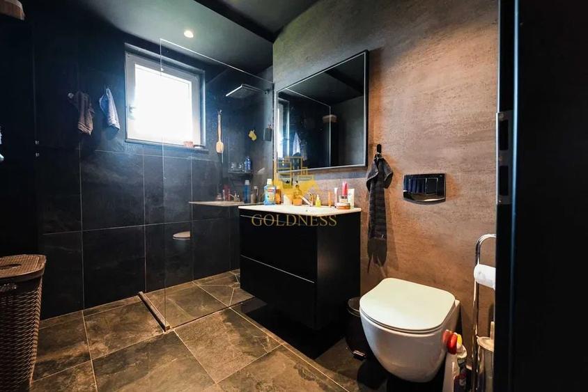Apartament cu 3 camere semidecomandat, mobilat în Europa