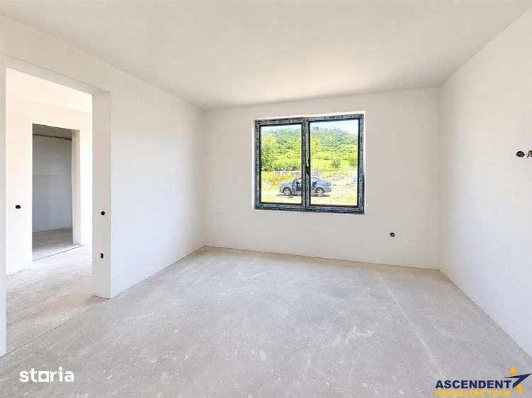 Casă cu 4 camere cu Teren 327 Mp în Ceuaș