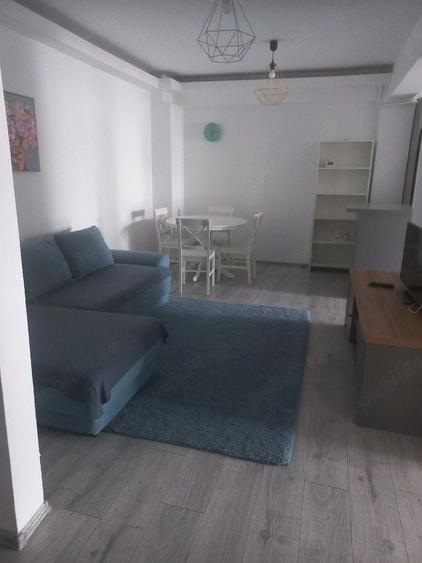 Apartament cu 3 camere decomandat în Turnișor