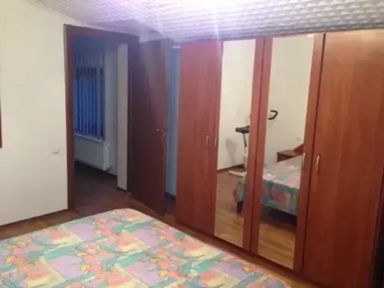 Casă cu 6 camere cu Teren 6200 Mp în Provița de Jos