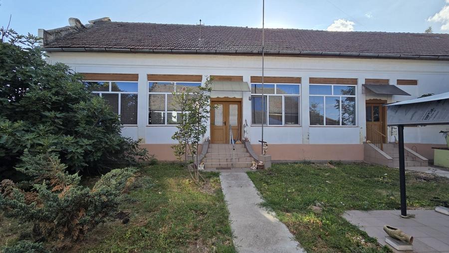 Casă cu 3 camere în Satchinez
