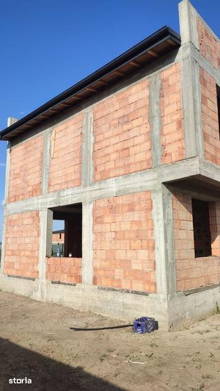 Casă cu 4 camere cu Teren 369 Mp în Vidra