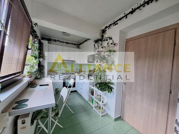 Apartament cu 2 camere semidecomandat, mobilat în Central