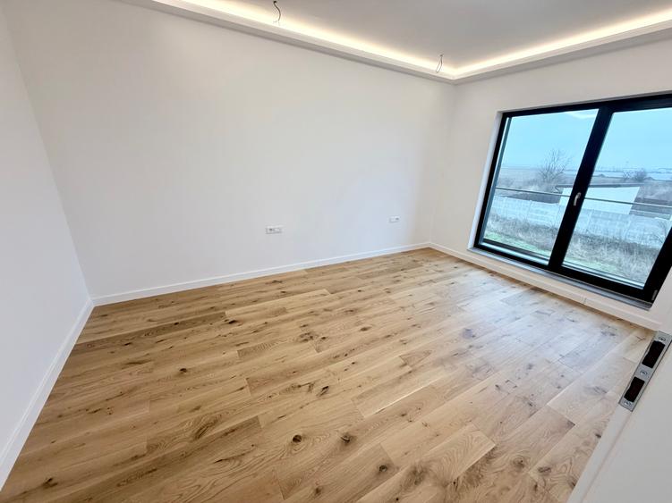 Duplex cu 5 camere cu Teren 242 Mp în Exterior Sud