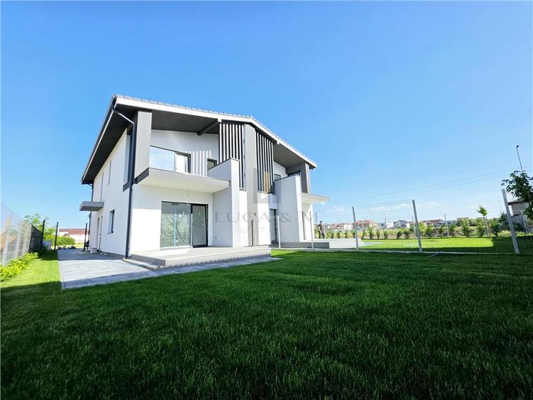 Duplex cu 4 camere cu Canalizare în Dumbrăvița