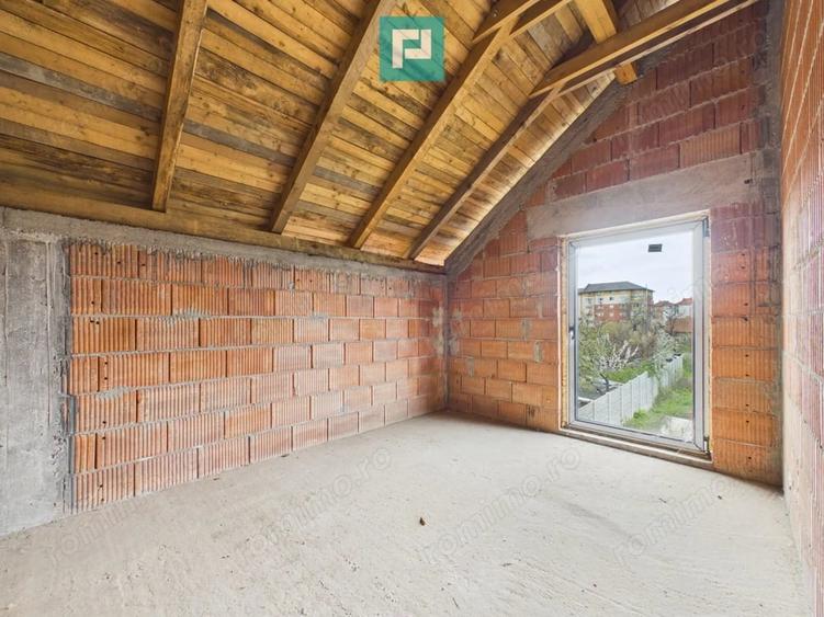 Casă cu Piscina în Pârneava