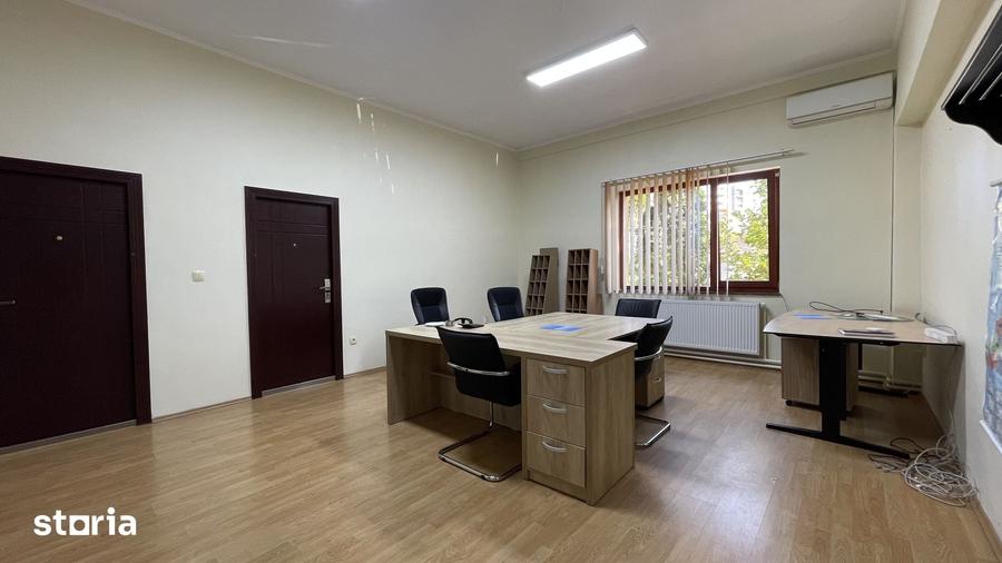Spațiu comercial, de 30 mp, în Iosia