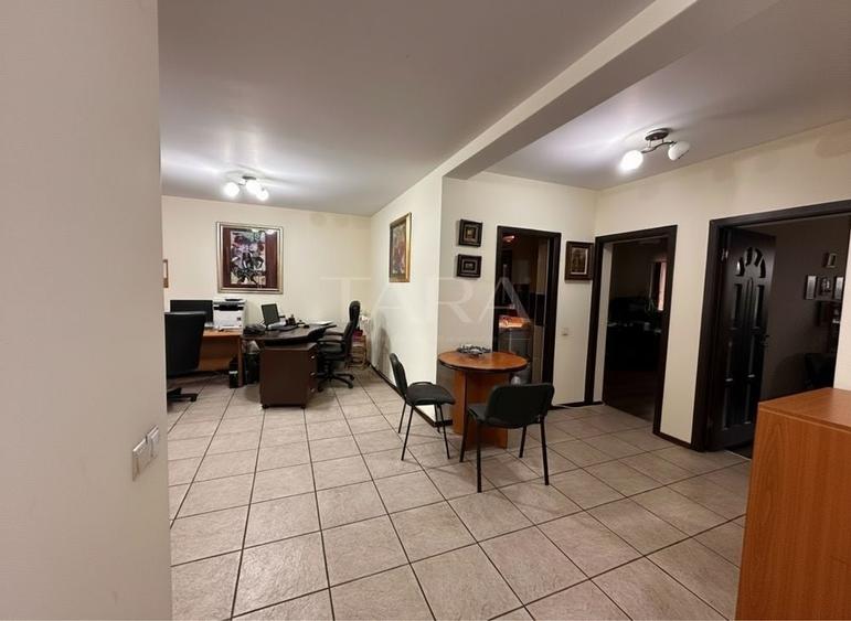 Apartament cu 3 camere semidecomandat, mobilat în Andrei Mureșanu