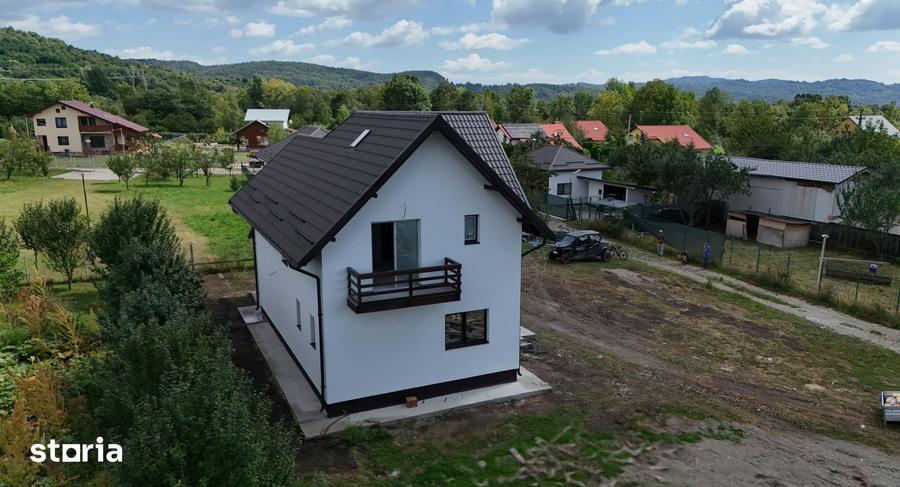 Casă cu 4 camere cu Teren 575 Mp în Brebu