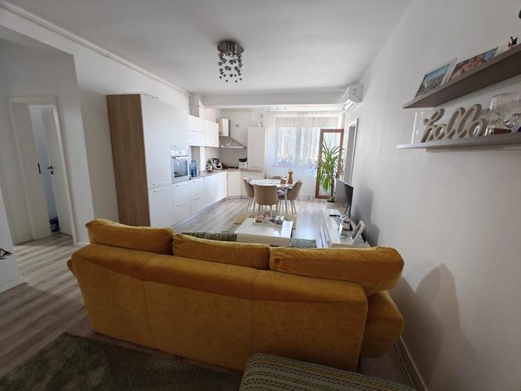 Apartament cu 3 camere decomandat, mobilat în Tomis Nord