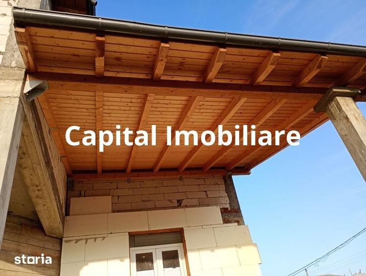 Casă cu 6 camere cu Teren 896 Mp în Independența