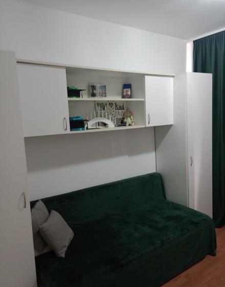 Apartament cu 3 camere decomandat în Runcu