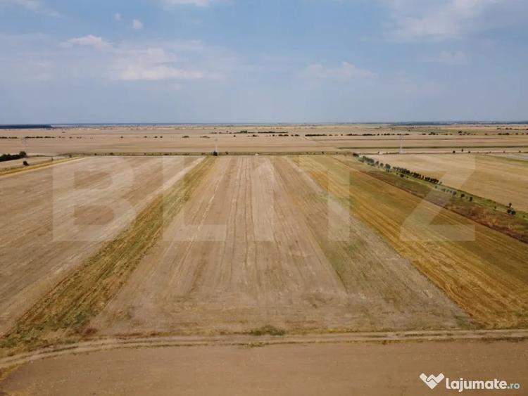 Teren de 7500 mp, în Central
