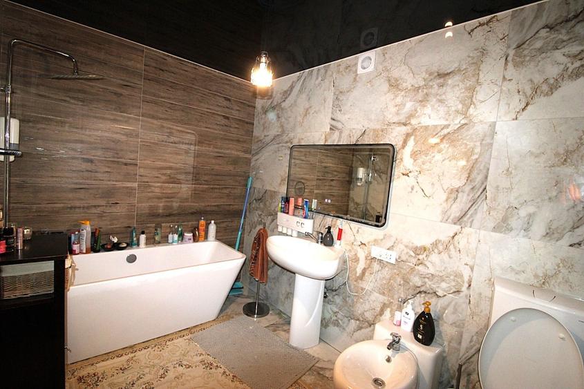 Casă individuală cu 6 camere cu Canalizare în Bd. Coșbuc