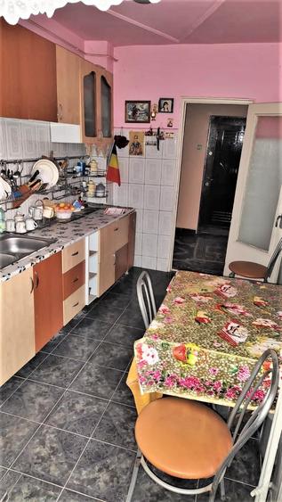 Apartament cu 2 camere decomandat în Micro 18