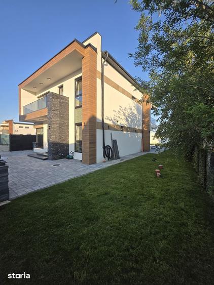 Casă cu 5 camere cu Teren 540 Mp în Corbeanca