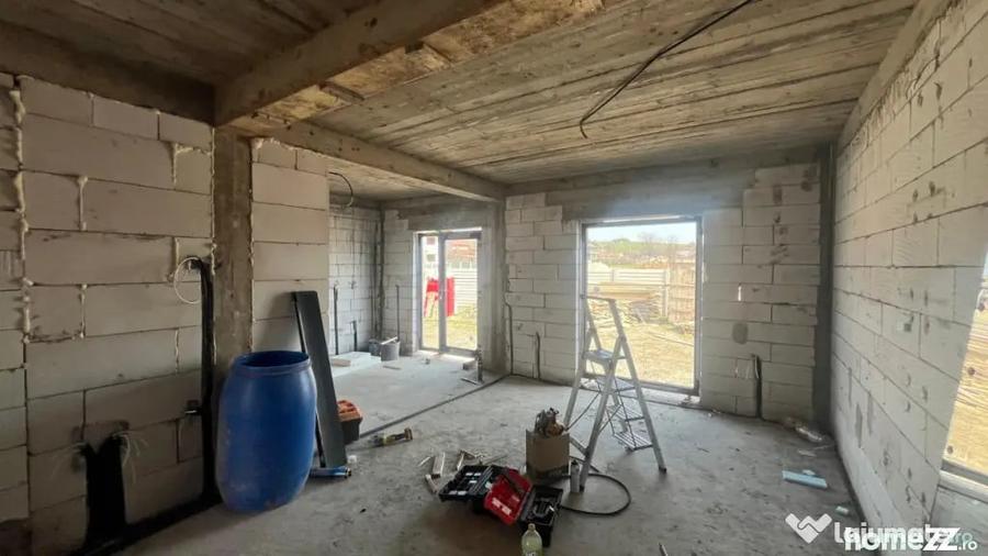 Casă cu 5 camere cu Teren 242 Mp în Central